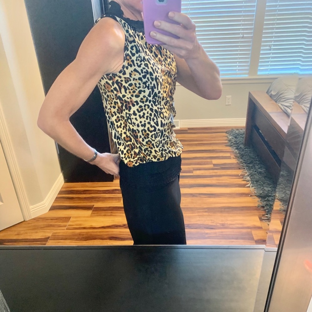 NWOT Mock sleeveless blouson leopard top